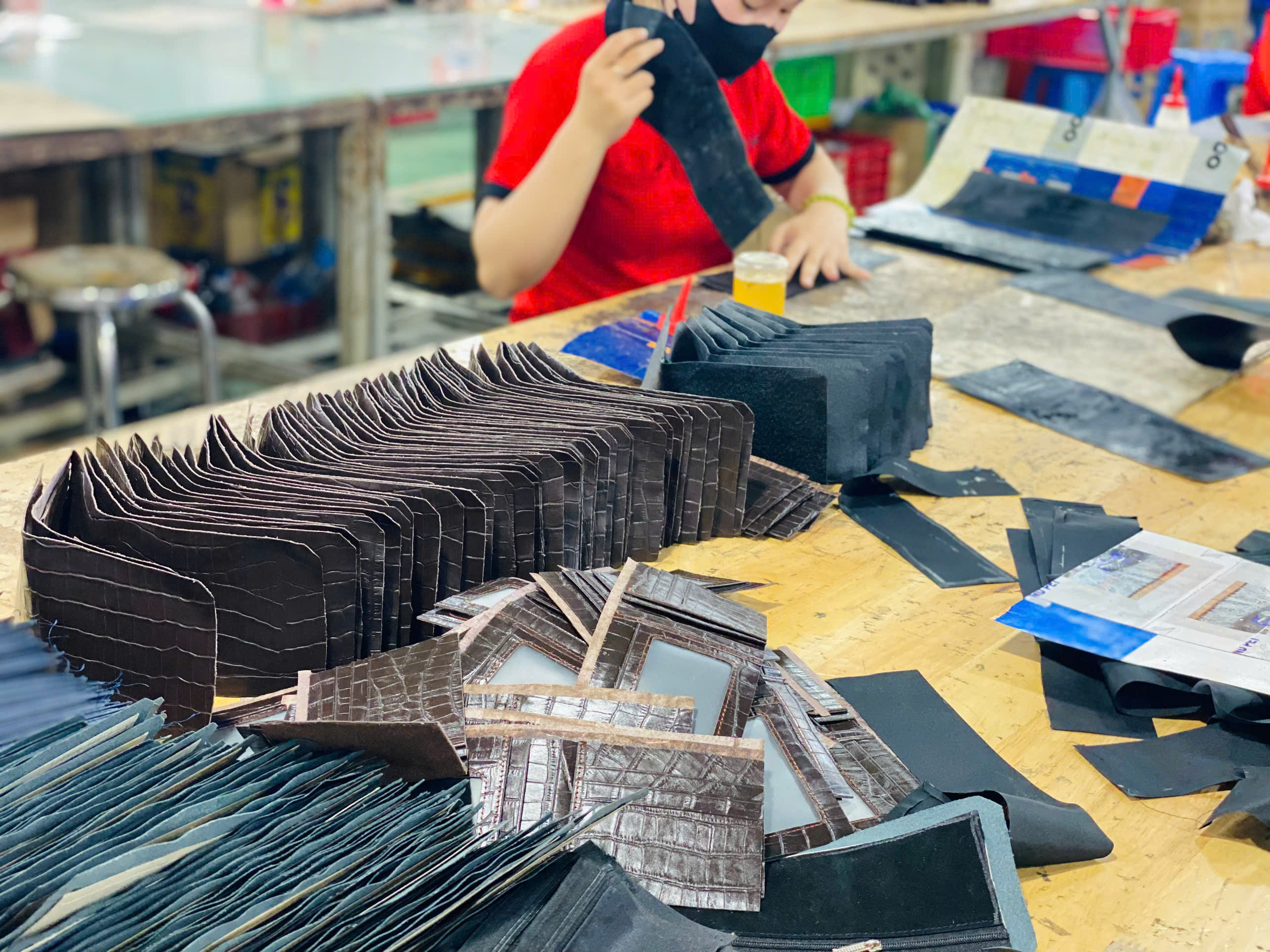 Xưởng đồ da mà dân buôn truyền tai nhau mỗi dịp Tết—vì sao? 0812.213.929