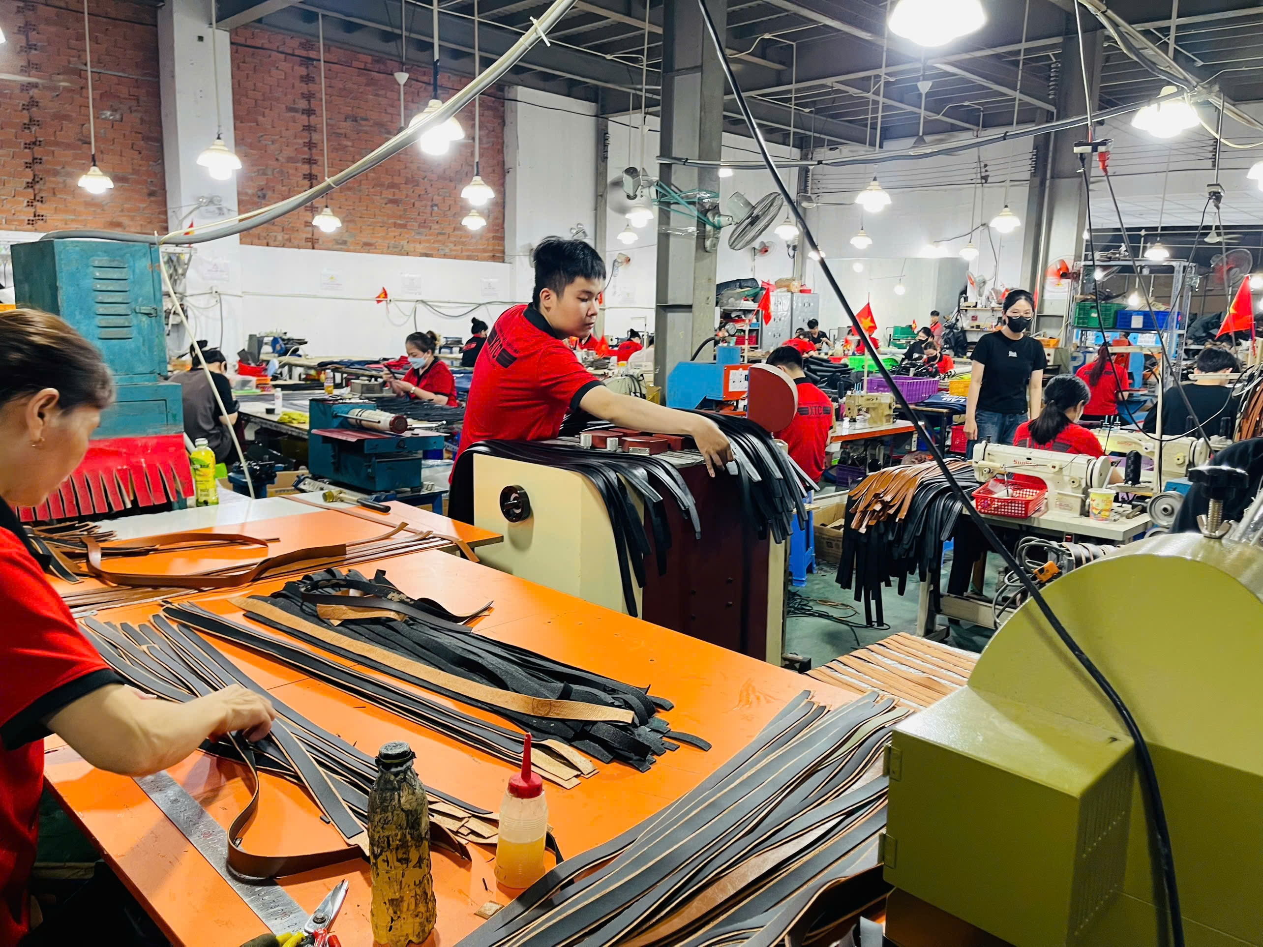 Gia Công Sản Phẩm Da Thật Theo Yêu Cầu – OEM/ODM