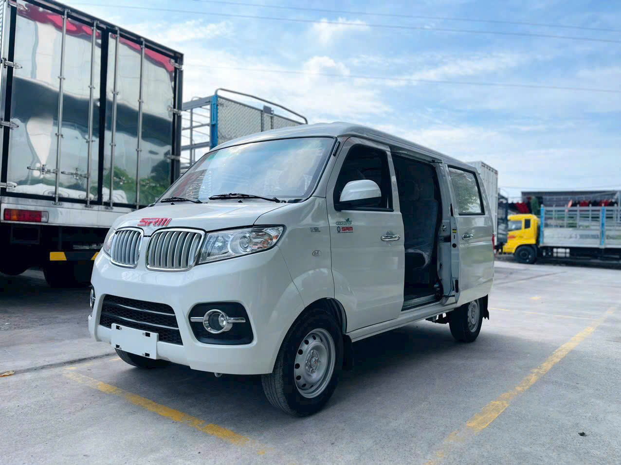 Xe Van SRM X30i 5 chỗ – Chở Hàng Nội Thành – Trả Góp 25% – Gọi Ngay! Xe Van SRM X30i 5 chỗ – Chở Hàng Nội Thành – Trả Góp 25% – Gọi Ngay!