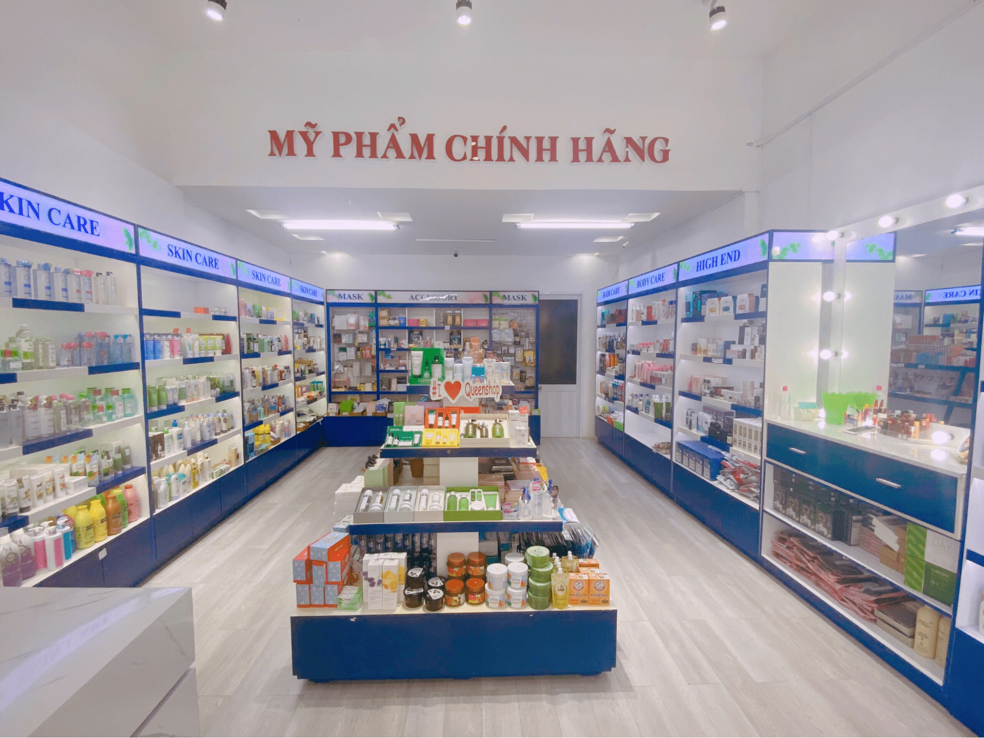 Tuyển 3 nhân viên trực quầy mỹ phẩm