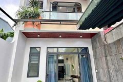 NHÀ ĐẸP GẦN TRỤC ĐƯỜNG LỚN ĐT 826 – CẦN ĐƯỚC – LONG AN – DT 90m² – GIÁ 2.3 TỶ