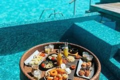 Khay nổi mây nhựa để hồ bơi