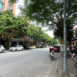 Bán nhà mặt phố trạm siêu hiếm 6 tầng thang máy long lanh long biên