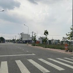 Sang gấp nền đất giá ngợp trong KDC Lộc An, DT 100m2,là cụm công nghiệp Bình Sơn