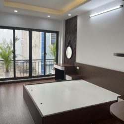Bán nhà yên lạc 5 tầng thang máy long lanh ô tô tải tránh vào nhà kinh doanh hai