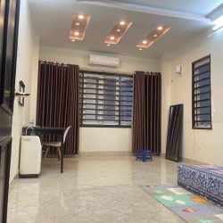 Bán nhà ngõ 533 giải phóng 5 tầng dân xây ở ngay hoàng mai