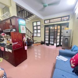 nhà vị trí trung tâm xung quanh nhièu tiện ích