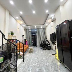 Bán nhà P.15 Tân Bình, HXH thông, 4x11m, 2 tầng vuông vức, gần Cống Lở, chỉ 4 tỷ