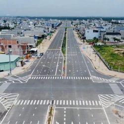 Cần bán lô đất 100m2 nằm ngay đường nhựa 12m, kế bên khu tái định cư SBLT