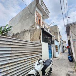Cần bán nhà 1 trệt 1 lầu có 6 phòng trọ có thu nhập hằng tháng 2.6 tỷ ngay chợ