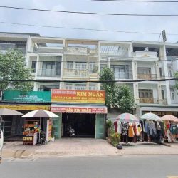 BÁN NHÀ GÓC 2 MT ĐƯỜNG NGUYỄN THỊ BÚP 18X25M