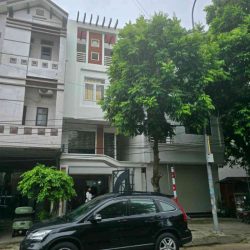 Bán nhà Ngọc Thụy gần chợ 12 tỷ 60m ô tô đỗ,gần phố,Long Biên