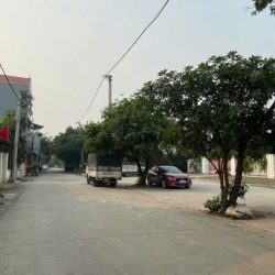 Nhà đẹp ở ngay - Ô tô tránh, mặt công viên, gần cầu Nhật Tân, chỉ 15 phút vào
