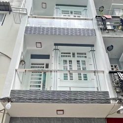 Bán GẤP nhà RIÊNG 50m2, hẻm xe hơi, ĐẦY ĐỦ NỘI THẤT, SÂN THƯỢNG ở Bình Tân