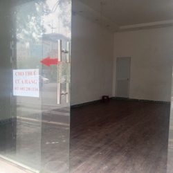 Cho thuê cửa hàng mặt phố 692-694 Đường Láng, Đống Đa, Hà Nội, gần ngã 4