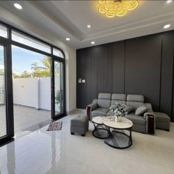 Chính chủ bán nhà 4 tầng/240m2, 6 ngủ, 7 WC, nở hậu