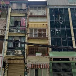 Cho thuê, 22m, 11 tr phố Hoàng Hoa Thám - Hà Nội .