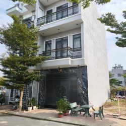 Nhà gần chợ đông ba