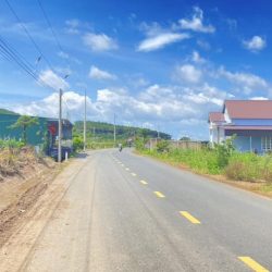 Bán 5,6 sào có 30m mặt tiền nhựa dh3 tân thành đức trọng