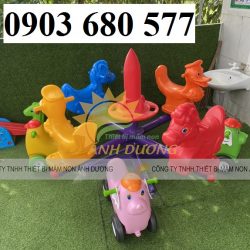 Đu quay nhập khẩu 4 - 6 con thú cho trẻ em mầm non