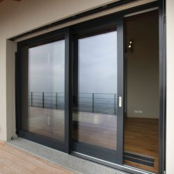 Của kính chống cháy mở trượt: An toàn, tiện lợi và sang trọng