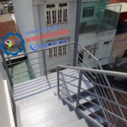 mẫu cầu thang sắt ngoài trời đẹp
