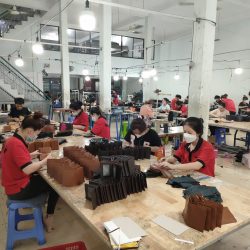 Tìm khách hàng vốn thấp kinh doanh đồ da thật .....