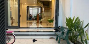 ►  BÁN NHÀ ĐẸP 3 TẦNG BÊ TÔNG CỐT THÉP - ĐƯỜNG NHỰA 12M - SẴN SỔ HỒNG - FULL