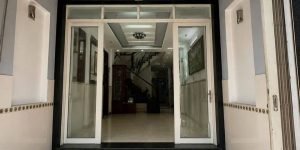 Bán nhà gần Lạc Long Quân 70m2, 4 tầng BTCT, 4 phòng ngủ, giá 8.3 tỷ