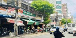 BÁN NHÀ SÁT MẶT TIỀN DẠ NAM – NGANG 6.5M – 9 PHÒNG CHO THUÊ – NHỈNH 6 TỶ - LH