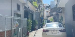 Bán nhà Lạc Long Quân 54m2, 4 tầng, 4 phòng ngủ, hẻm xe hơi