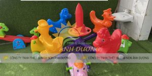 Đu quay nhập khẩu 4 - 6 con thú cho trẻ em mầm non