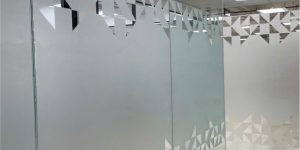 THI CÔNG DÁN DECAL KÍNH MỜ TẠI CẦN THƠ