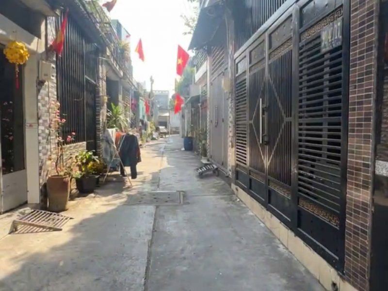 nha-moi-duc-bt-cot-thep-2-lau-duong-o-to-dong-bac-ke-ben-cong-vien-pm-quang-trun