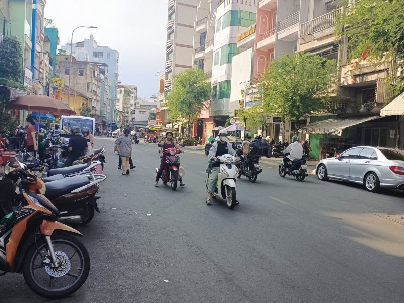 chinh-chu-can-ban-gap-nha-mat-tien-duong-de-tham-p-co-giang-q-1-