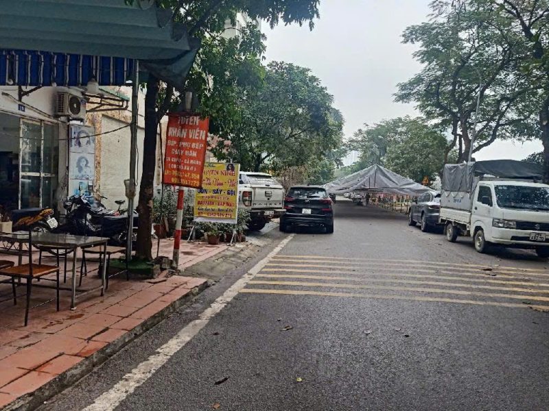 ban-dat-yen-so-tam-trinh-60m-phan-lo-x2b-via-he-o-to-dung-do-ngay-dem-hoang-mai