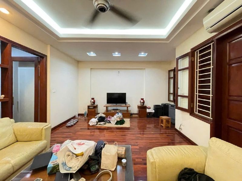 ban-nha-biet-thu-tam-trinh-4-tang-long-lanh-via-he-3-o-to-tranh-do-ngay-dem-kd-h