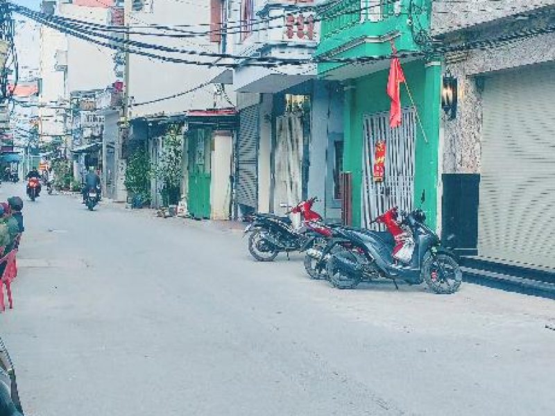 ban-dat-nguyen-chinh-66m-o-to-tranh-kinh-doanh-ngay-dem-hoang-mai