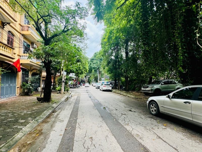 ban-nha-tam-trinh-5-tang-o-to-tranh-dung-do-ngay-dem-kinh-doanh-hoang-mai