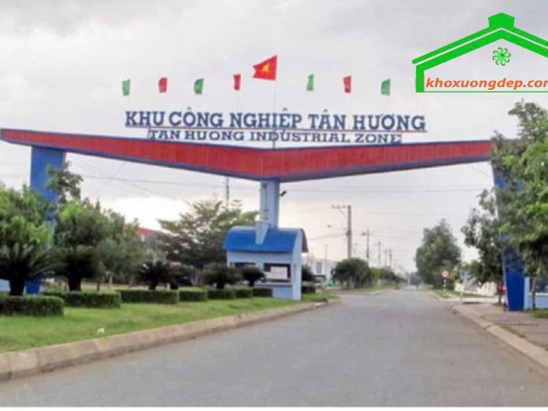 nha-lau-tan-co-dien-2-tang-mat-tien-nhua-gan-kcn-tan-huong-