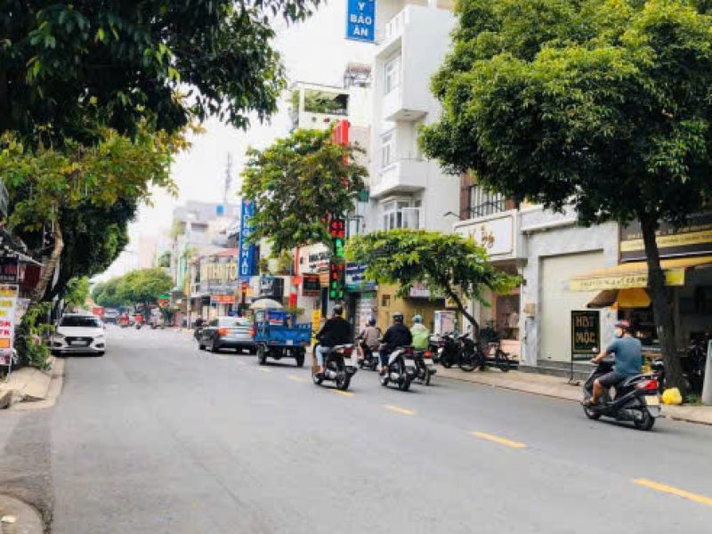 ban-gap-nha-mat-tien-khu-ho-le-tan-phu-ngang-9m-x-18m-4-tang-chi-23-x-ty