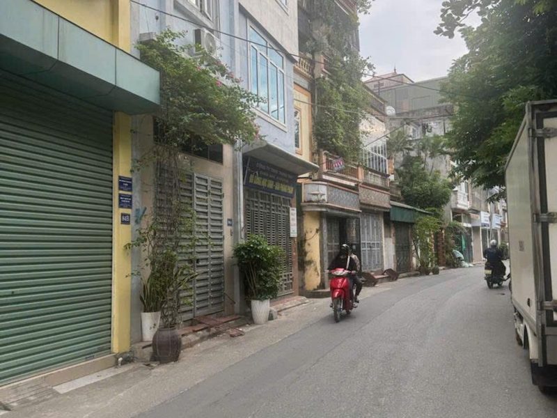 nha-that-sai-dong-long-bien-18-ty-100m-lo-goc-o-to-do-cua