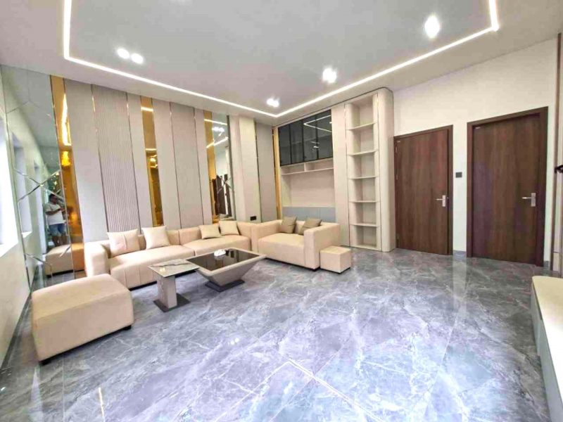 hiem-co-tai-nguyen-van-cu-long-bien-gan-100m2-chi-nhinh-15-toi-7-tang