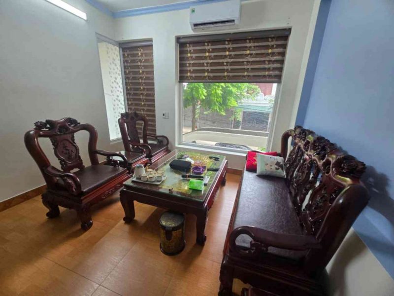 ban-nha-ngoc-thuy-gan-cho-12-ty-60m-o-to-do-gan-pho-long-bien