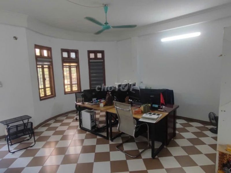 cho-thue-van-phong-tang-2-ngo-553-giai-phong