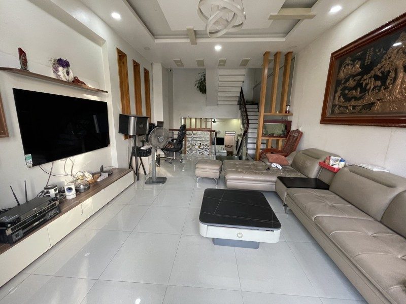 ban-nha-duong-so-11-truong-tho-thu-duc-tp-hcm-dt-90m2-4-tang-shr-gia