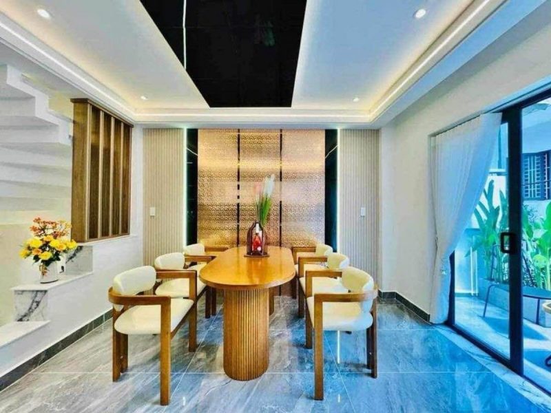 pho-viet-hung-10-ty-thang-may-50m-so-do-long-bien