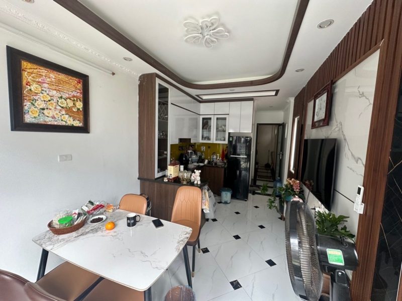 pho-viet-hung-8-ty-thang-may-40m-so-do-long-bien