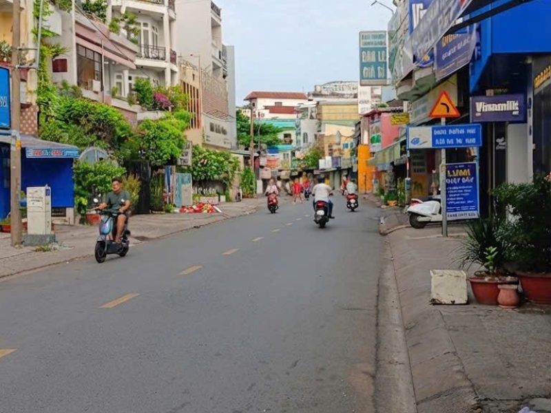 chu-dinh-cu-nuoc-ngoai-ban-nhanh-nha-mat-tien-kinh-doanh-trinhdinhtrong-moi