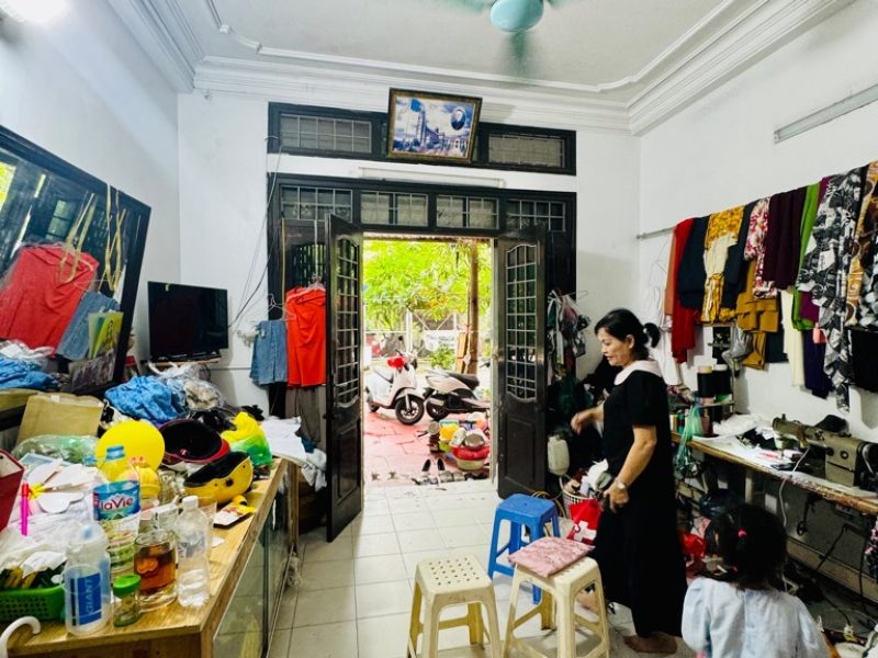 ban-nha-tam-trinh-5-tang-o-to-tranh-dung-do-ngay-dem-kinh-doanh-hoang-mai